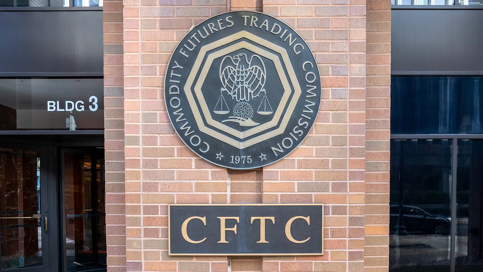 CFTC Warns American Odds Displays May Break Federal Law