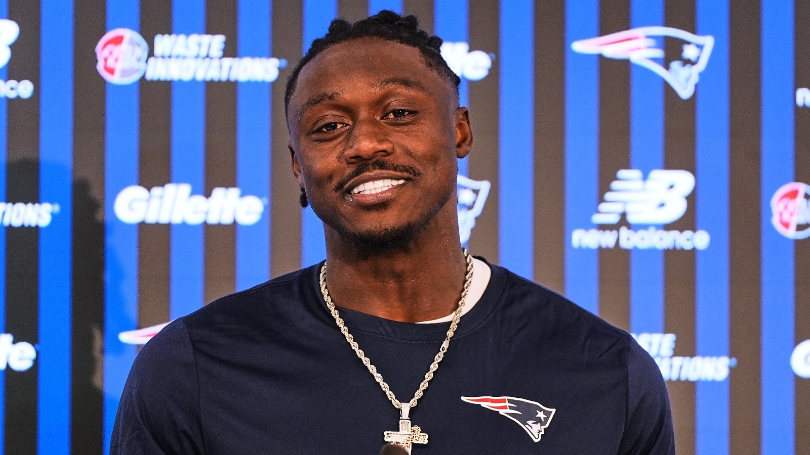 AJ Brown Props Sit Below His Eagles Pace In Pats Debut 1 A.J. Brown Props Sit Below His Eagles Pace In Pats Debut