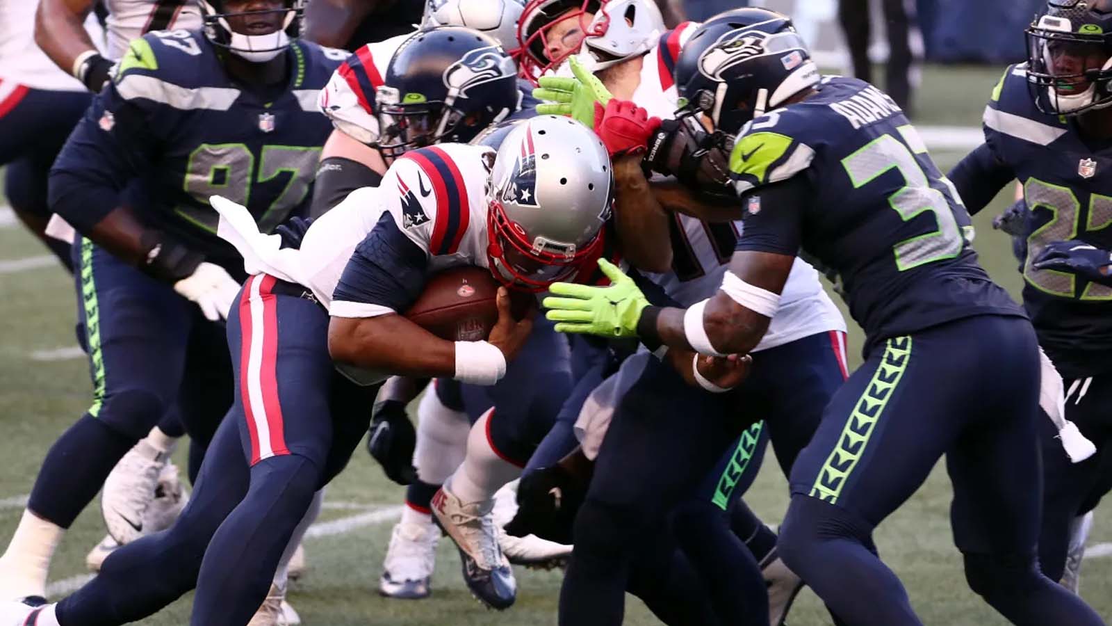 Patriots Close The Gap On Seahawks Ahead Of Opener 1 Patriots Close The Gap On Seahawks Ahead Of Opener